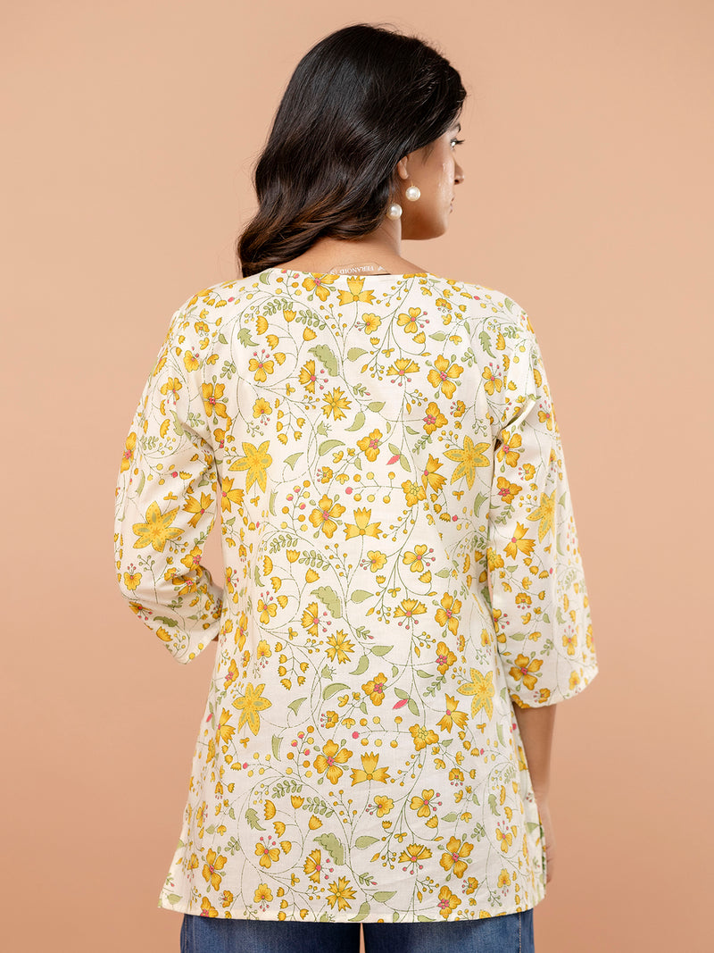 Chic Printed Short Kurti with Round Neck & 3/4 Sleeves
