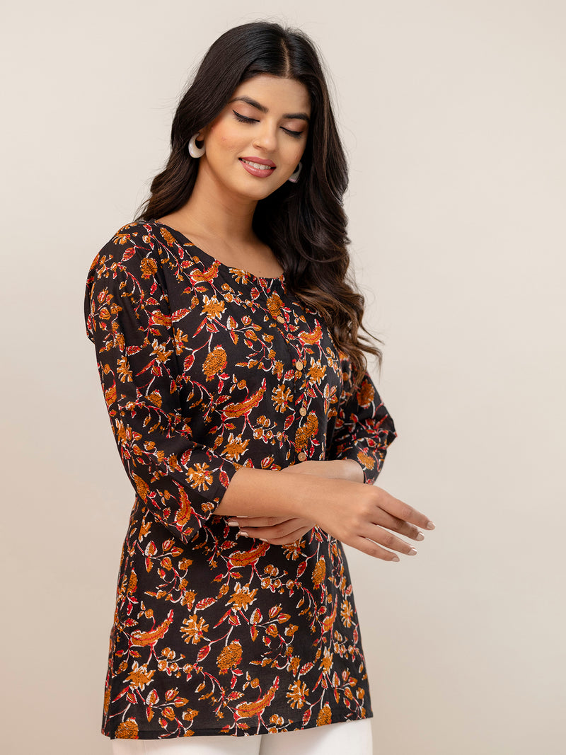 Chic Printed Short Kurti with Round Neck & 3/4 Sleeves