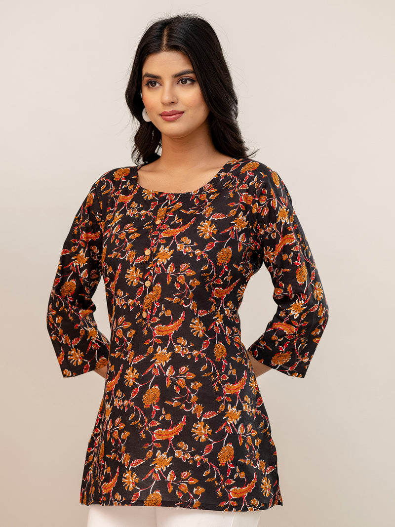 Chic Printed Short Kurti with Round Neck & 3/4 Sleeves