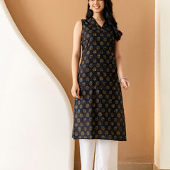 Elegant Sleeveless Cotton Printed Straight Kurta with Refined V-Neckline