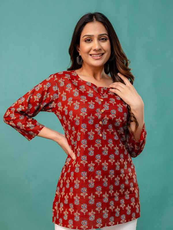 Chic Printed Short Kurti with Round Neck & 3/4 Sleeves