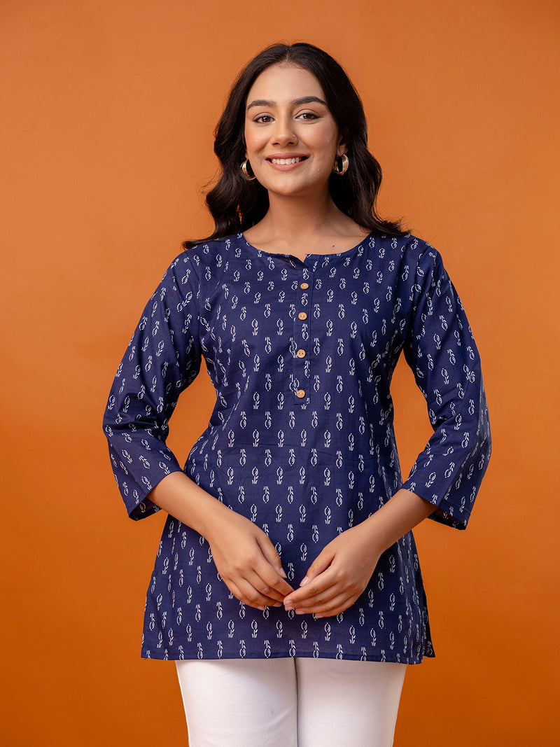 Chic Printed Short Kurti with Round Neck & 3/4 Sleeves