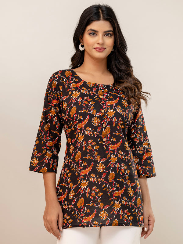 Chic Printed Short Kurti with Round Neck & 3/4 Sleeves