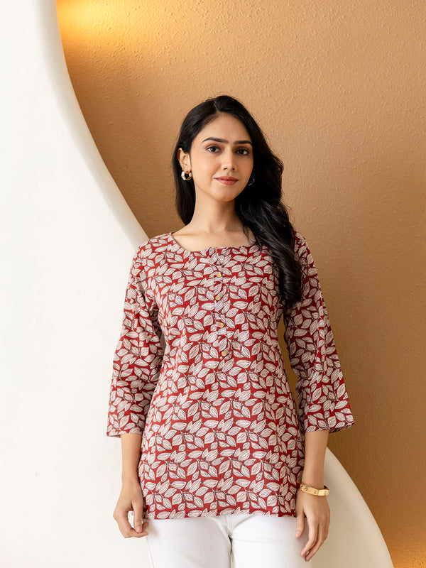Chic Printed Short Kurti with Round Neck & 3/4 Sleeves