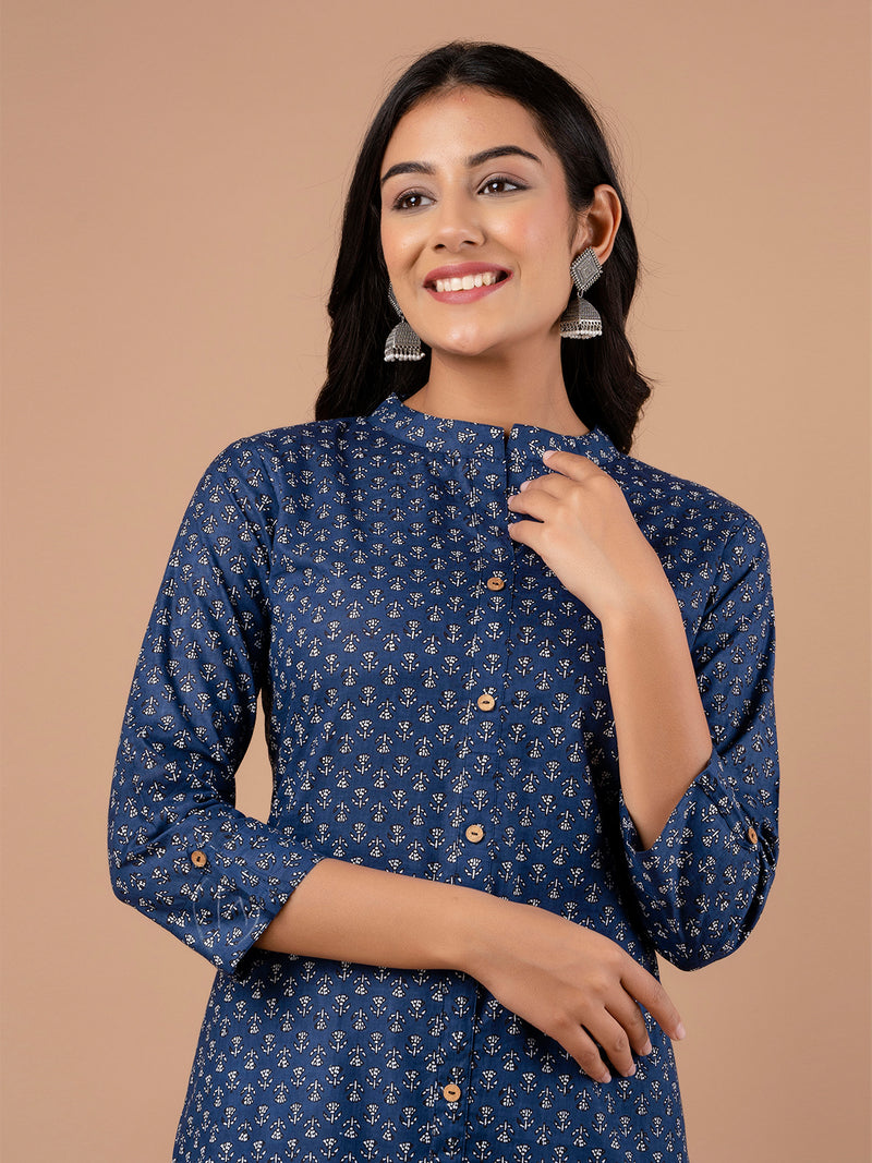 Feranoid Straight Knee Length Red Colour Kurta For Women