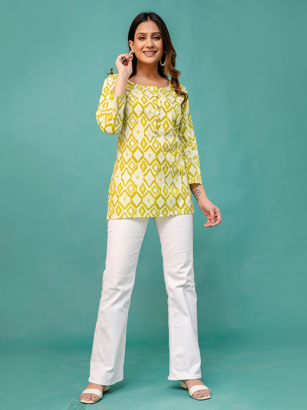 Chic Printed Short Kurti with Round Neck & 3/4 Sleeves