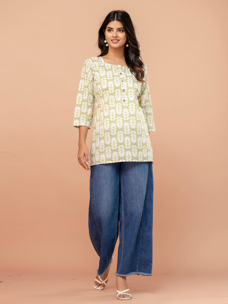 Chic Printed Short Kurti with Round Neck & 3/4 Sleeves