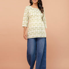 Chic Printed Short Kurti with Round Neck & 3/4 Sleeves