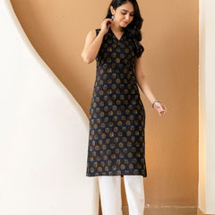 Elegant Sleeveless Cotton Printed Straight Kurta with Refined V-Neckline