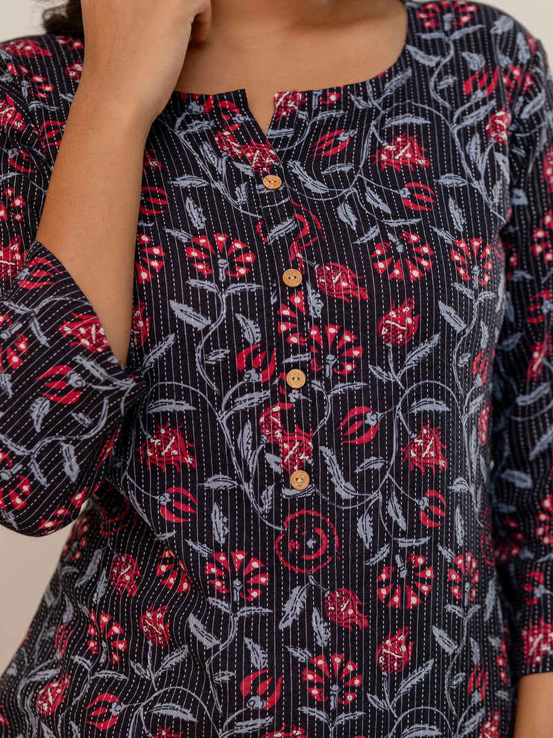 Chic Printed Short Kurti with Round Neck & 3/4 Sleeves