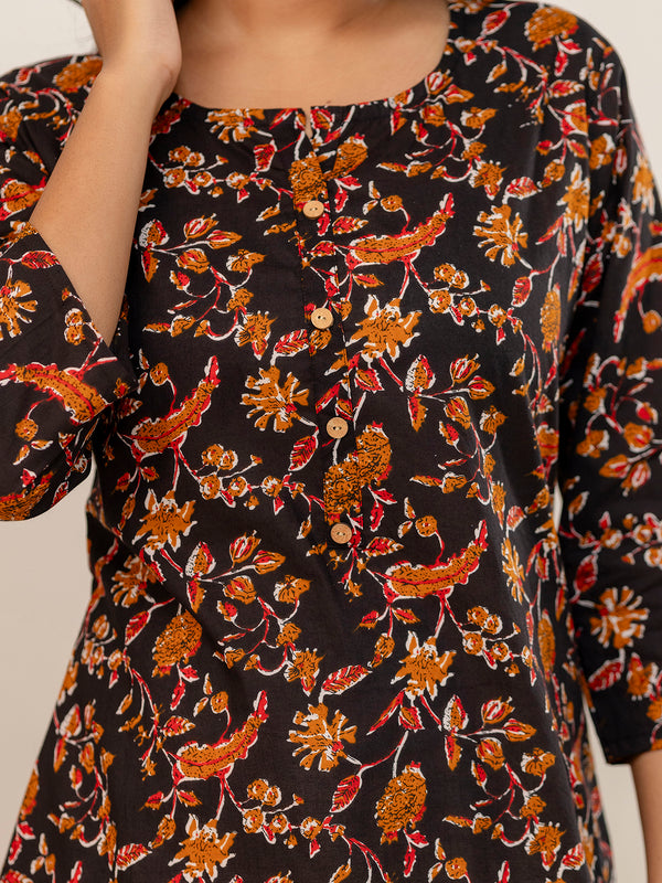 Chic Printed Short Kurti with Round Neck & 3/4 Sleeves