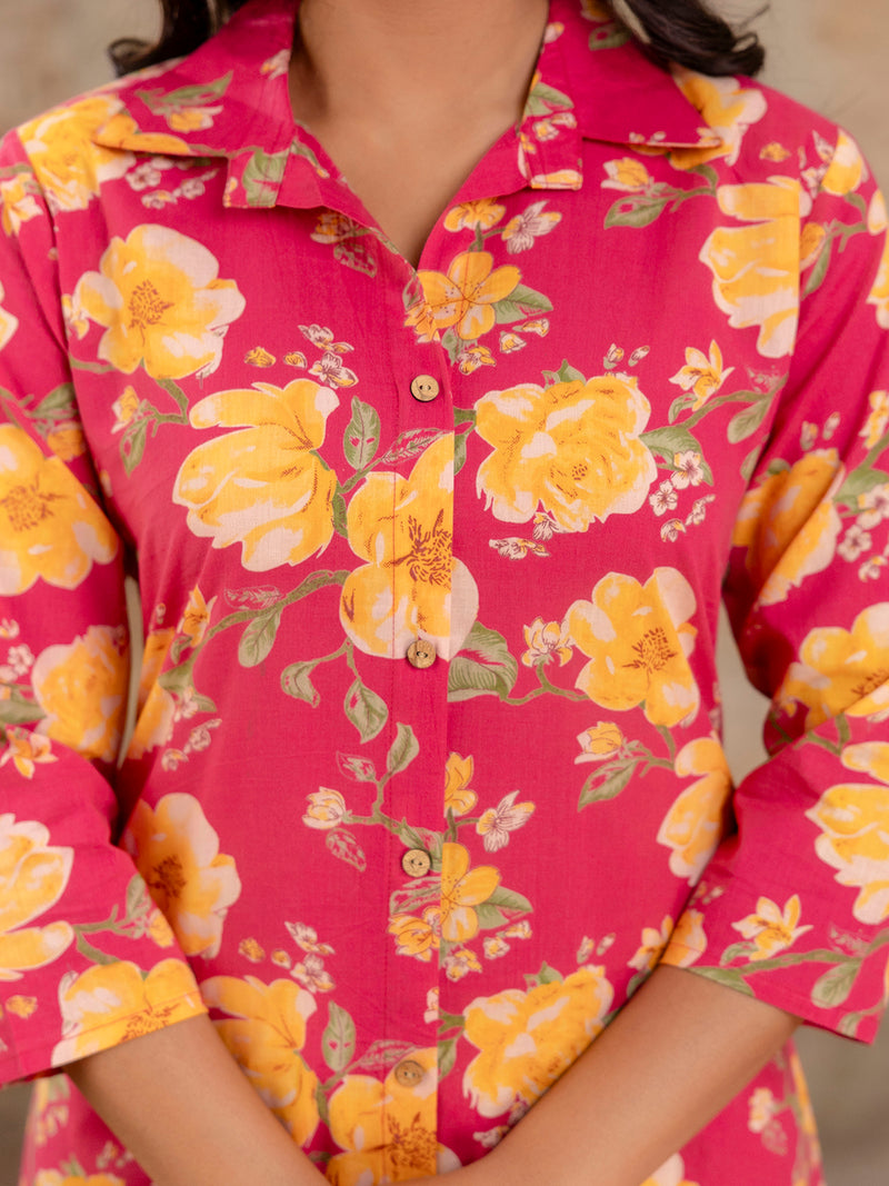 Red Women’s Co-Ord Set–Printed Collared Kurta with 3/4 Sleeves & Elastic Waist Pants