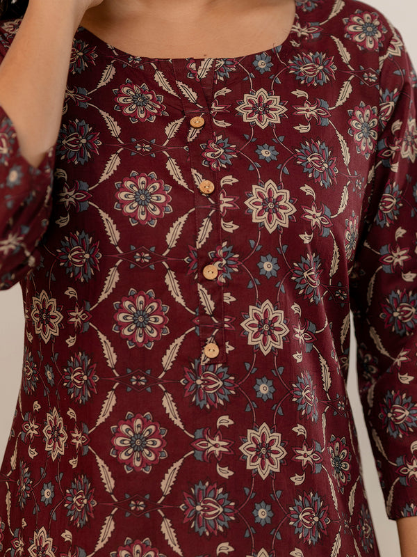 Chic Printed Short Kurti with Round Neck & 3/4 Sleeves