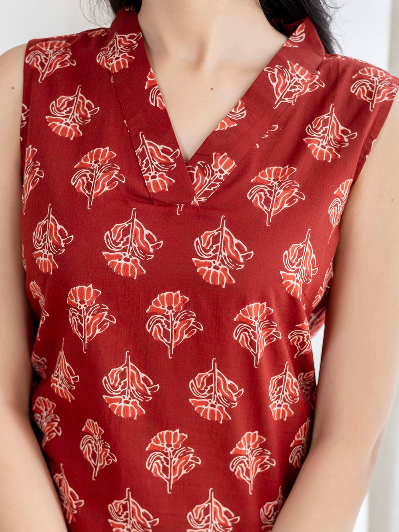 Elegant Sleeveless Cotton Printed Straight Kurta with Refined V-Neckline