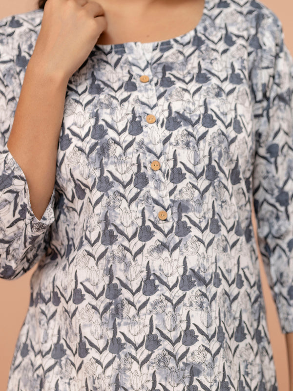 Chic Printed Short Kurti with Round Neck & 3/4 Sleeves