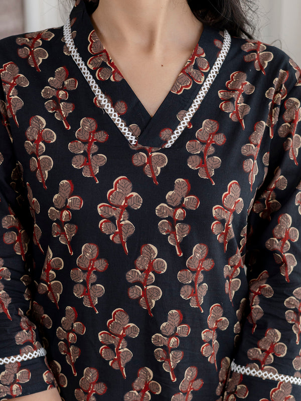 Elegant Ethnic Printed Cotton Straight Kurta with V-Neckline