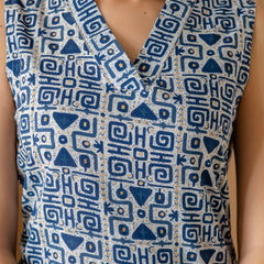 Elegant Sleeveless Cotton Printed Straight Kurta with Refined V-Neckline