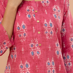 Chic Printed Short Kurti with Round Neck & 3/4 Sleeves
