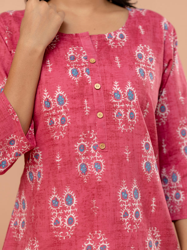 Chic Printed Short Kurti with Round Neck & 3/4 Sleeves
