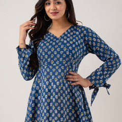 Women Blue Cotton Printed Short Kurti