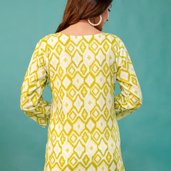 Chic Printed Short Kurti with Round Neck & 3/4 Sleeves