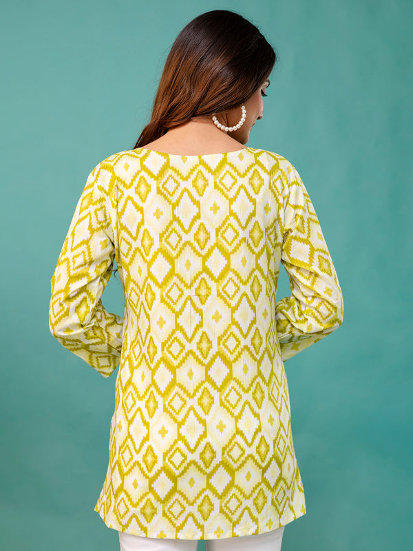 Chic Printed Short Kurti with Round Neck & 3/4 Sleeves