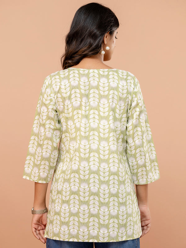 Chic Printed Short Kurti with Round Neck & 3/4 Sleeves