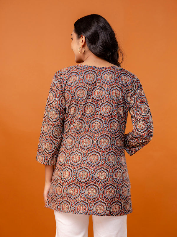 Chic Printed Short Kurti with Round Neck & 3/4 Sleeves
