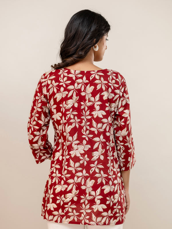 Chic Printed Short Kurti with Round Neck & 3/4 Sleeves