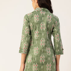 Versatile Collared Shirt with 3/4 Sleeves for Women – Elegant & Casual