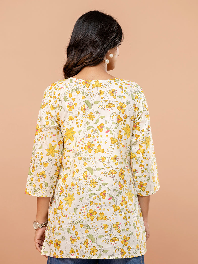 Chic Printed Short Kurti with Round Neck & 3/4 Sleeves