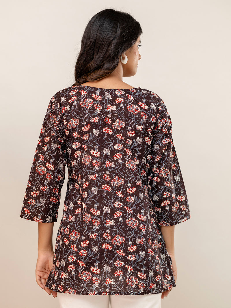 Chic Printed Short Kurti with Round Neck & 3/4 Sleeves