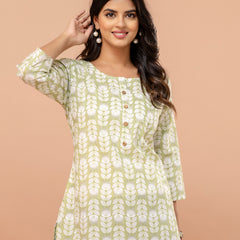 Chic Printed Short Kurti with Round Neck & 3/4 Sleeves