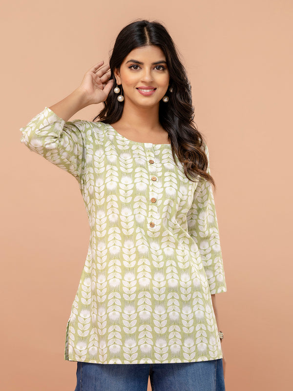 Chic Printed Short Kurti with Round Neck & 3/4 Sleeves