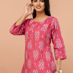 Chic Printed Short Kurti with Round Neck & 3/4 Sleeves