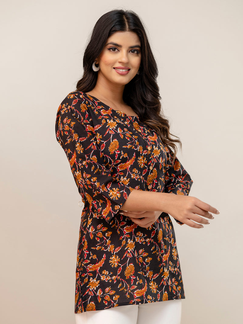 Chic Printed Short Kurti with Round Neck & 3/4 Sleeves