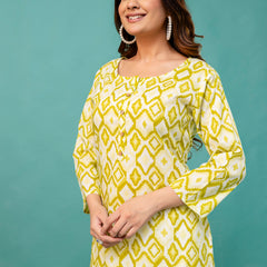 Chic Printed Short Kurti with Round Neck & 3/4 Sleeves