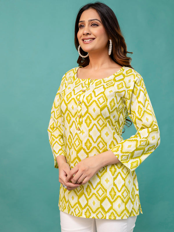 Chic Printed Short Kurti with Round Neck & 3/4 Sleeves