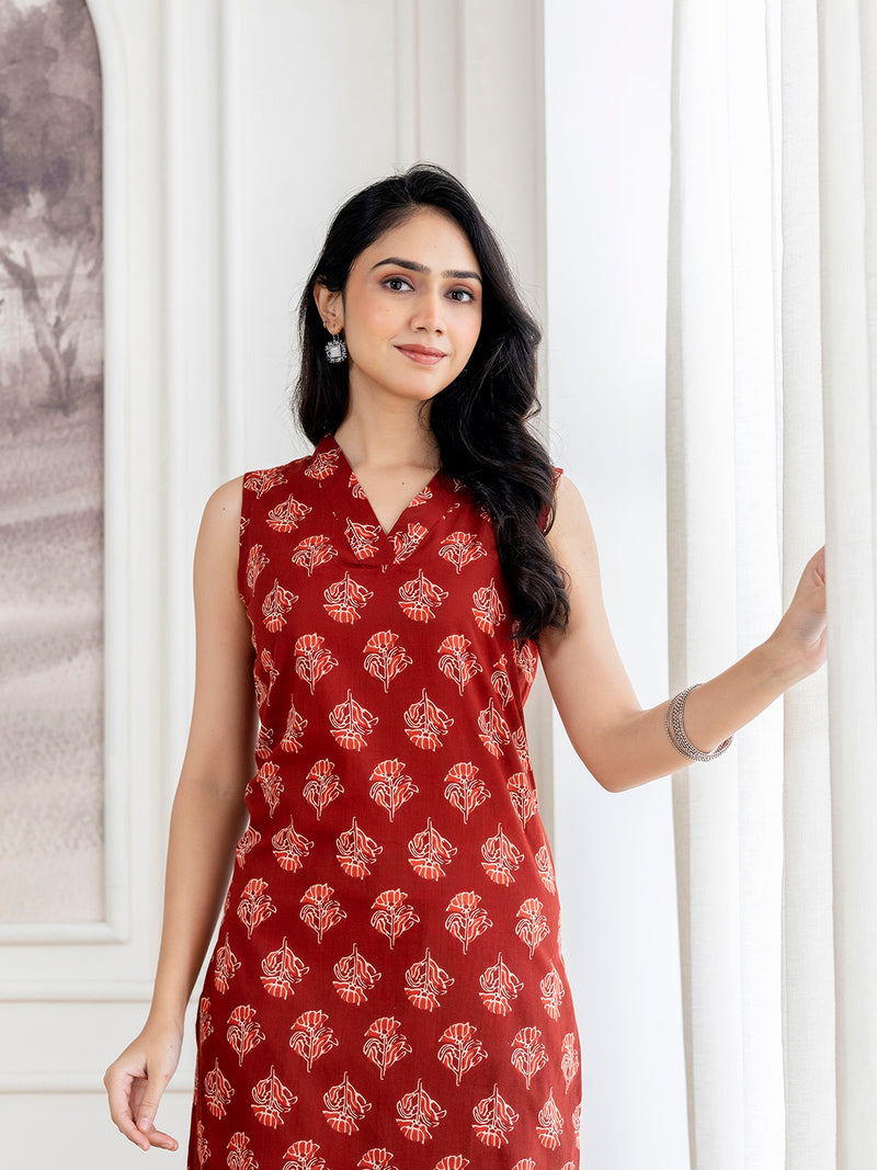 Elegant Sleeveless Cotton Printed Straight Kurta with Refined V-Neckline