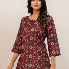 Chic Printed Short Kurti with Round Neck & 3/4 Sleeves