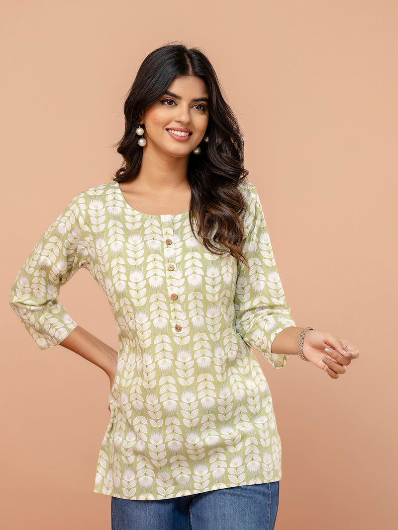 Chic Printed Short Kurti with Round Neck & 3/4 Sleeves