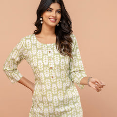 Chic Printed Short Kurti with Round Neck & 3/4 Sleeves