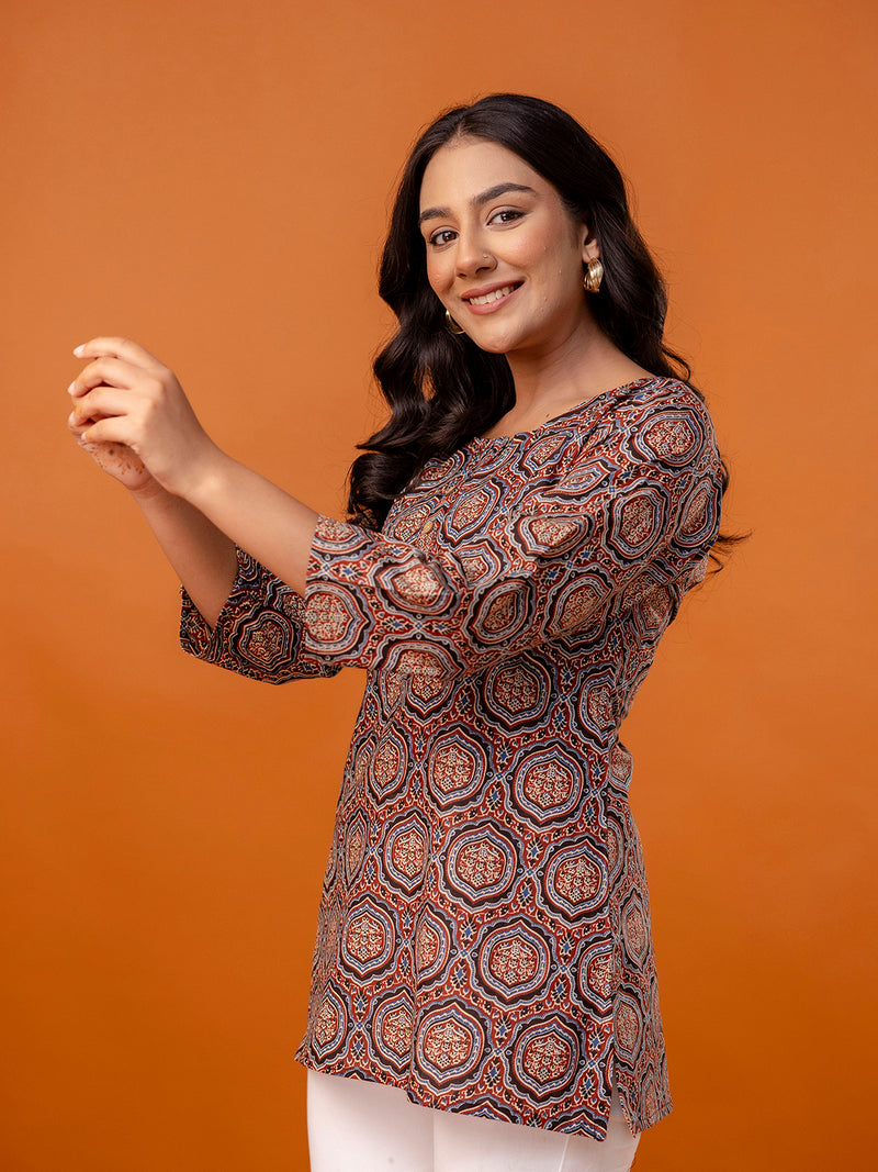 Chic Printed Short Kurti with Round Neck & 3/4 Sleeves