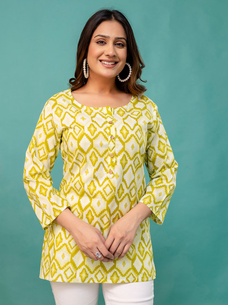 Chic Printed Short Kurti with Round Neck & 3/4 Sleeves