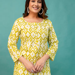 Chic Printed Short Kurti with Round Neck & 3/4 Sleeves