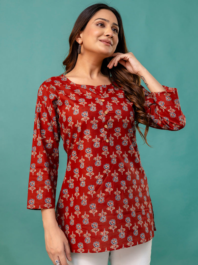Chic Printed Short Kurti with Round Neck & 3/4 Sleeves
