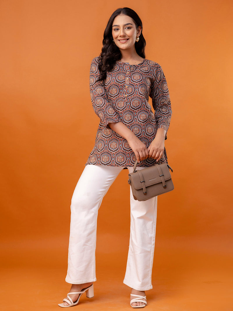 Chic Printed Short Kurti with Round Neck & 3/4 Sleeves