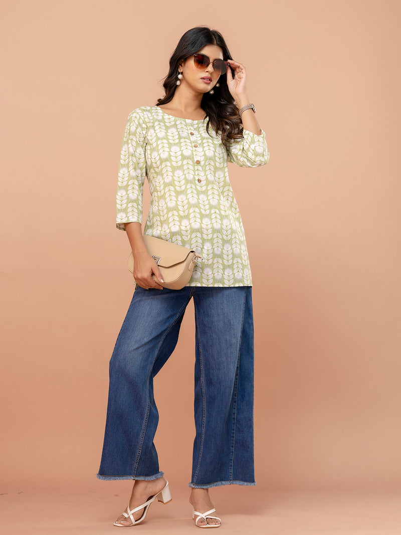 Chic Printed Short Kurti with Round Neck & 3/4 Sleeves