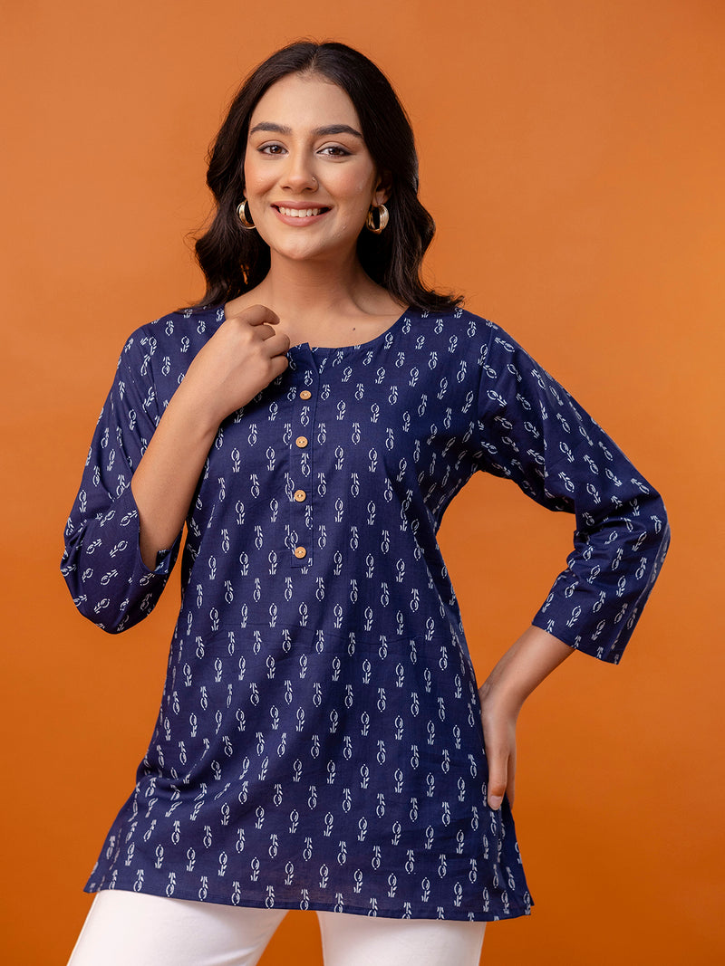 Chic Printed Short Kurti with Round Neck & 3/4 Sleeves