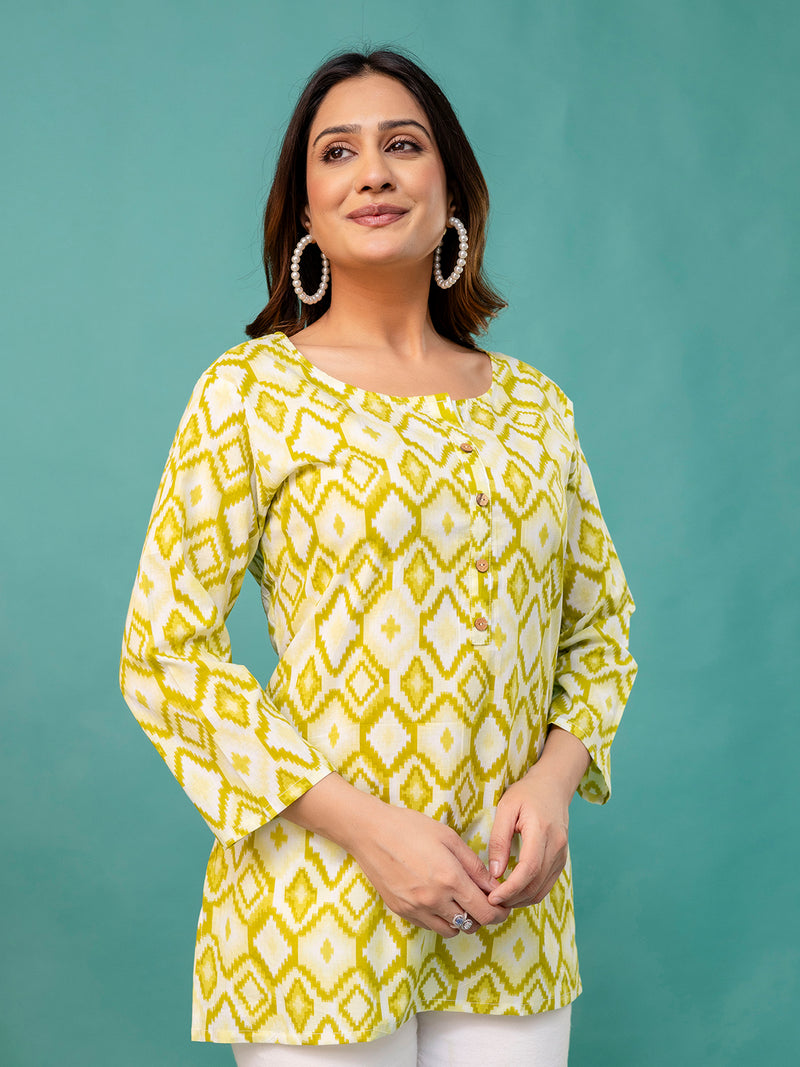 Chic Printed Short Kurti with Round Neck & 3/4 Sleeves
